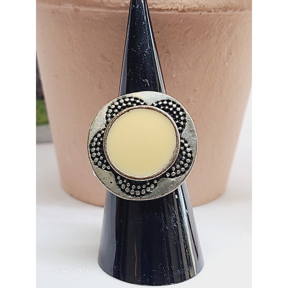 Paparazzi Silver Tone Cream Enamel Round Floral Stretch Cocktail Ring Adjustable